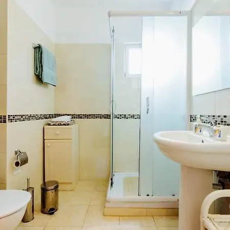 Two Bedroom Center Apartment Quarteira *