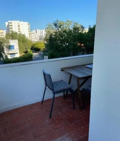Two Bedroom Center Apartment Quarteira * 奎特里拉