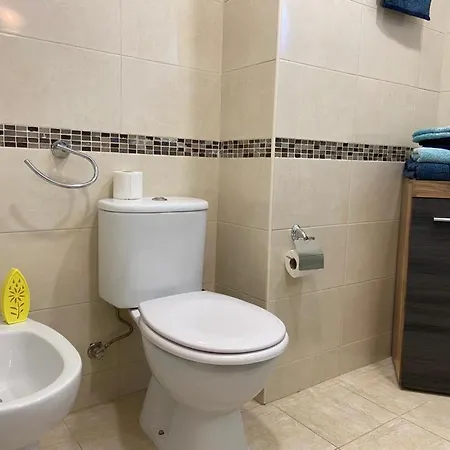Two Bedroom Center Apartment Quarteira * 奎特里拉