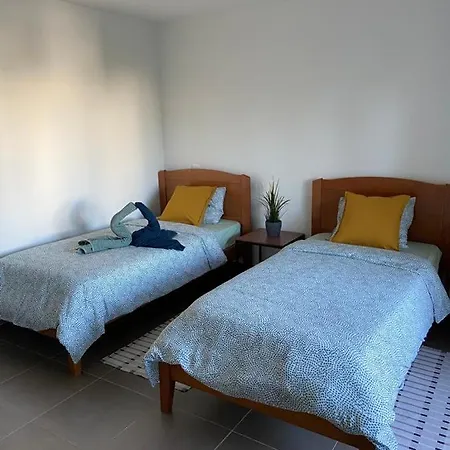 Two Bedroom Center Apartment Quarteira 奎特里拉